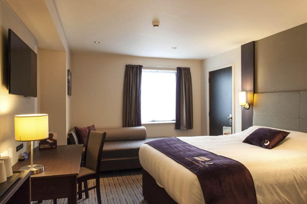 Premier Inn London Croydon West - Purley A23 Room photo