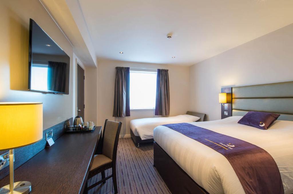 Premier Inn London Croydon West - Purley A23 Room photo